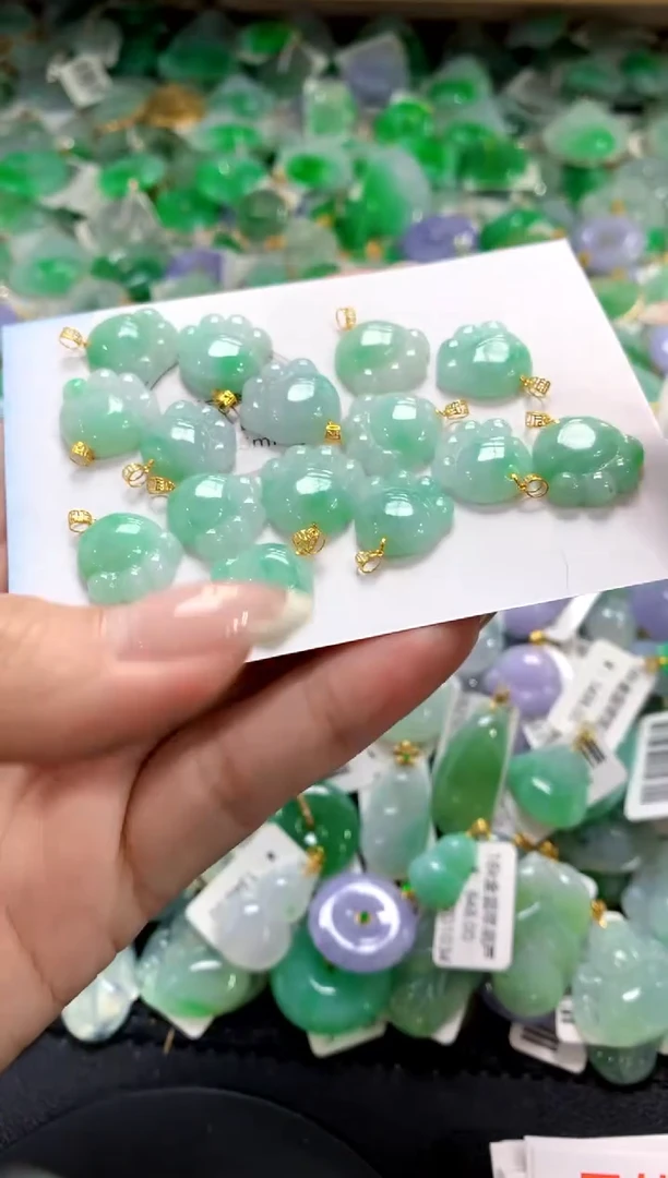 翡翠18K金镶嵌颈饰1111111111（多样性发其一）