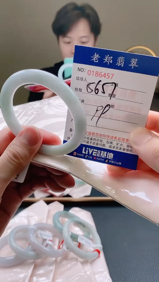 翡翠手镯未镶嵌AAAAAA