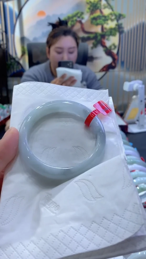 【闪购商品】翡翠手镯未镶嵌多人06978