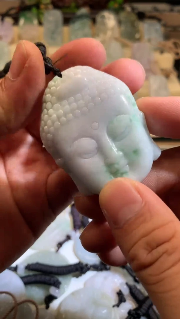 翡翠未镶嵌颈饰7/01/069