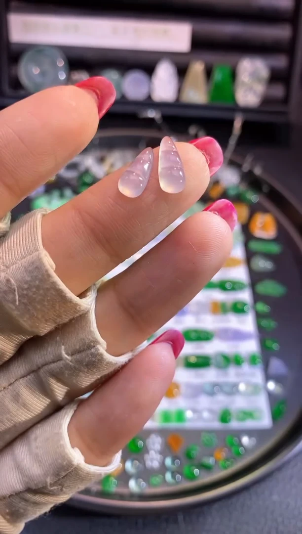 翡翠挂件未镶嵌豆子