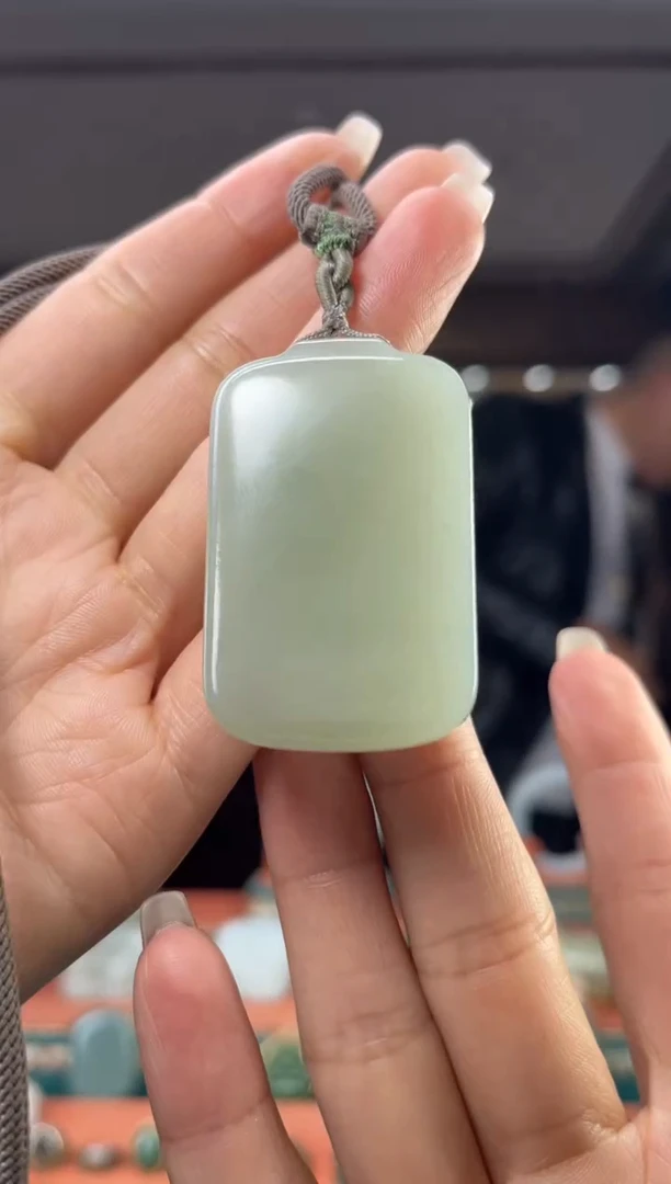 颈饰未镶嵌和田玉佩佩