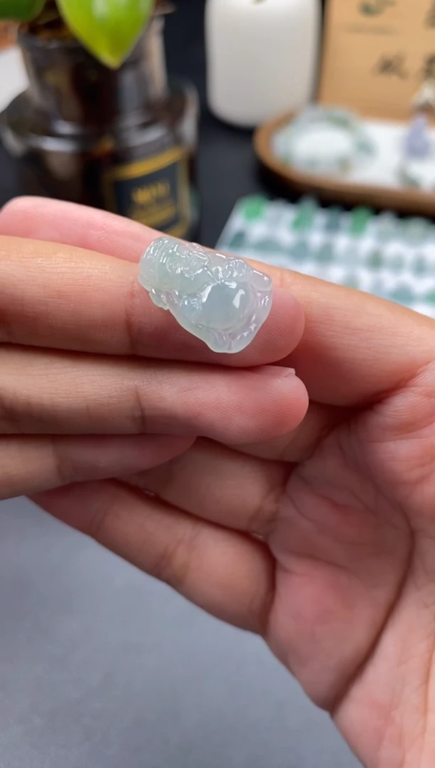 翡翠未镶嵌颈饰翡翠冰种裸石