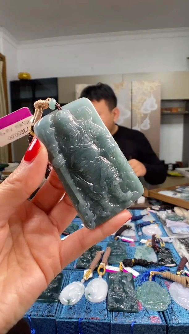 颈饰未镶嵌翡翠 多样性发其一