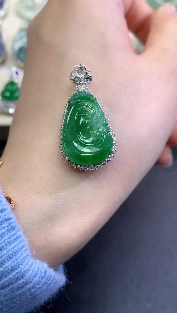 【闪购商品】翡翠颈饰18K金镶嵌B49