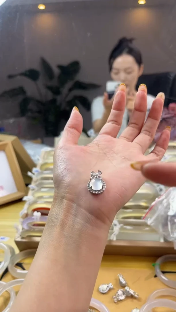 玛瑙/玉髓手镯合金在逃公主不带链子