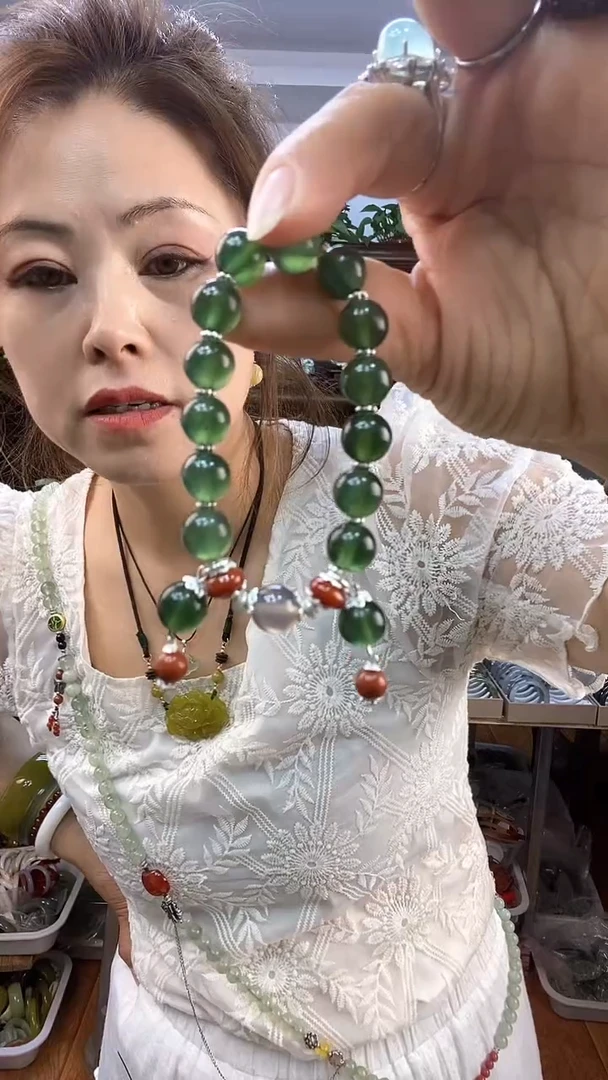 蛇纹石玉未镶嵌链多样性发货其中之一