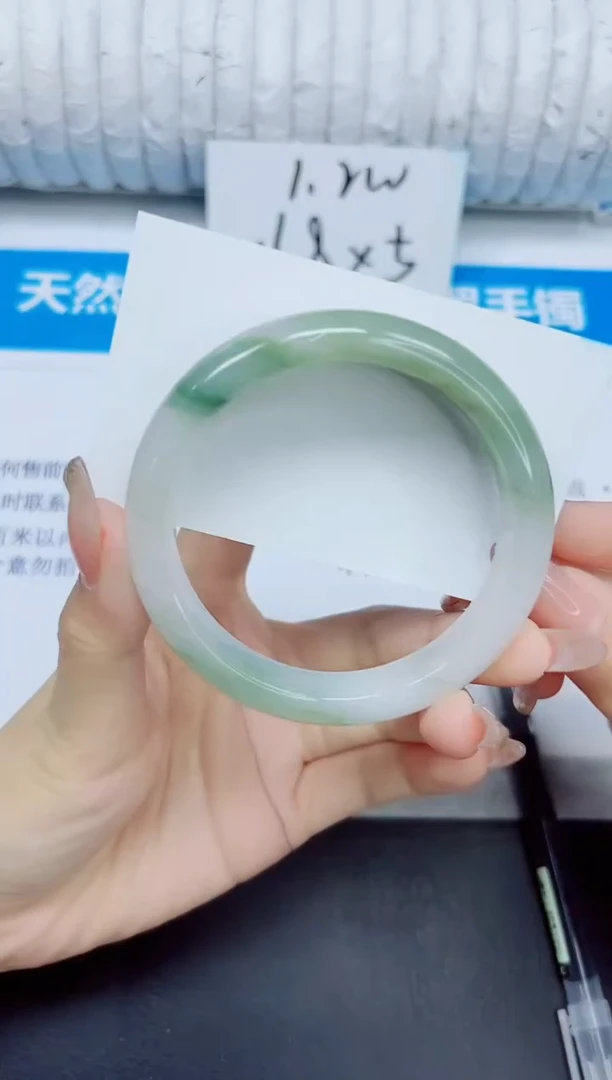 石英质玉手镯未镶嵌180/60.3