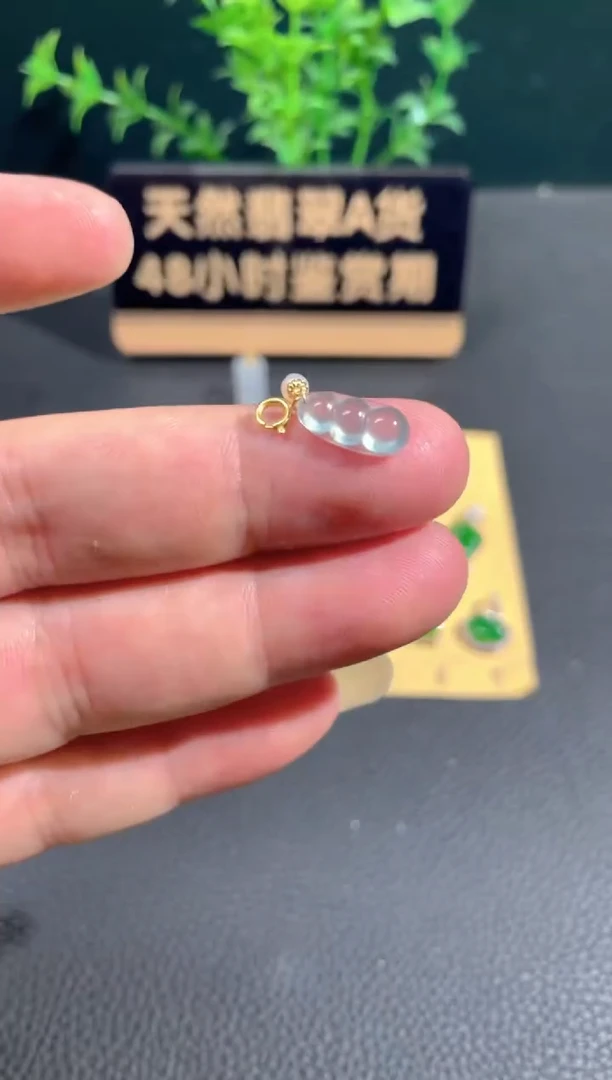 翡翠18K金镶嵌颈饰翡翠