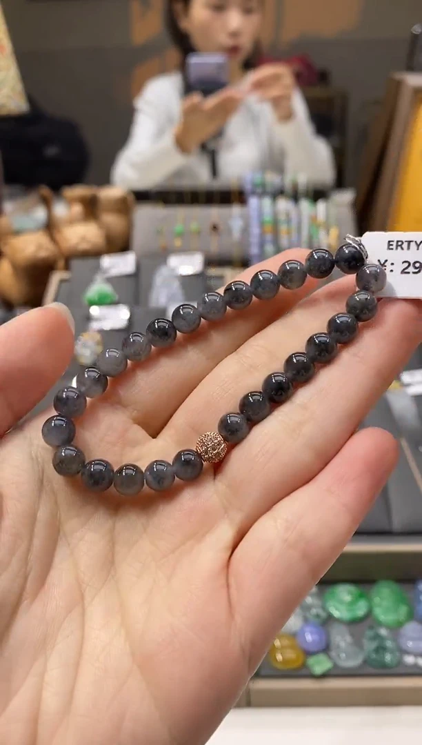 颈饰未镶嵌翡翠手串