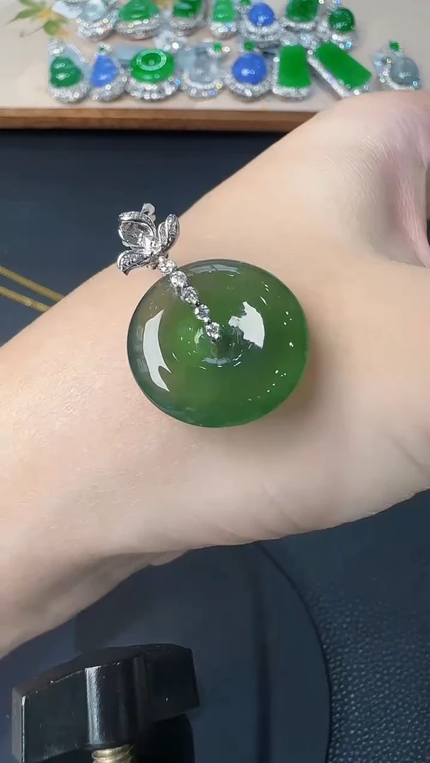 翡翠18K金镶嵌吊坠(不含链)5