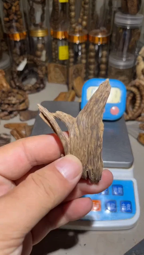 沉香沉香碎屑?****厂老惠安4（克）土沉