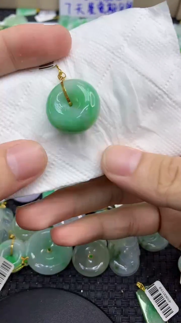 颈饰18K金镶嵌翡翠天然缅甸A货翡翠
