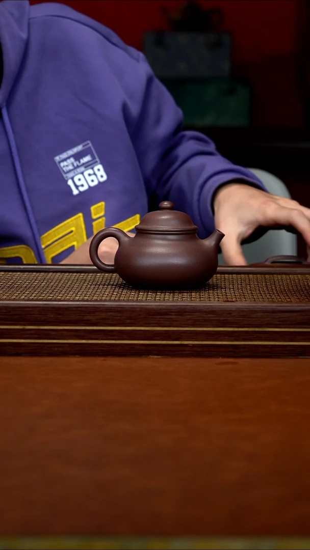 茶壶紫砂  MXW   紫茄泥    容天    240cc