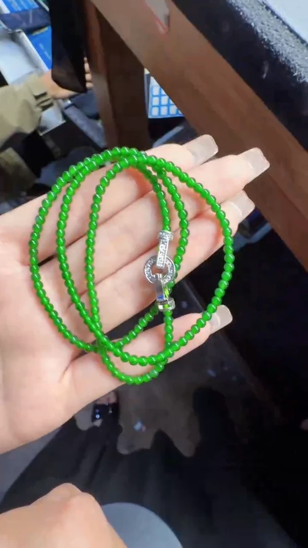 未镶嵌定制翡翠翡翠A货有轻微色差属于正常现象，珠链多样性发货1