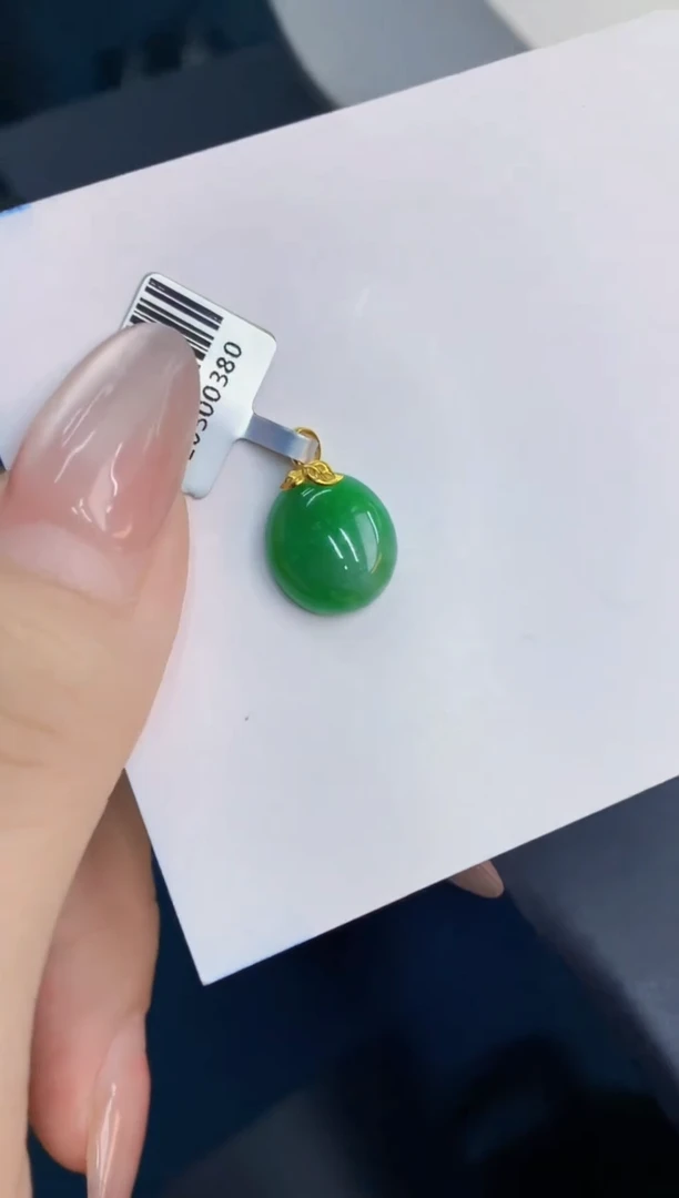 翡翠未镶嵌颈饰1