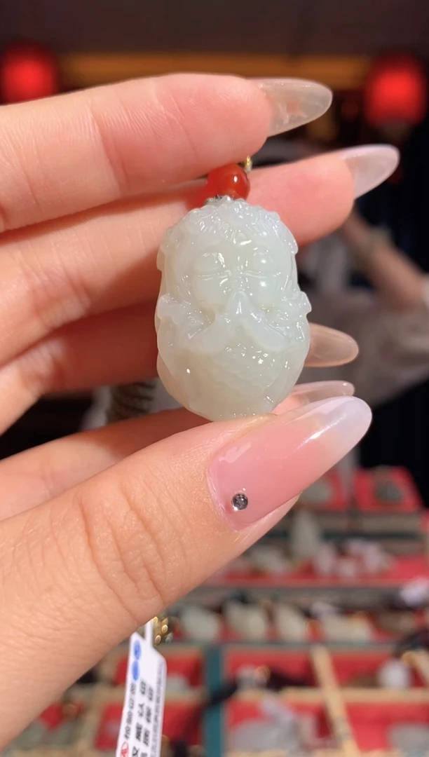 和田玉未镶嵌颈饰美人鱼