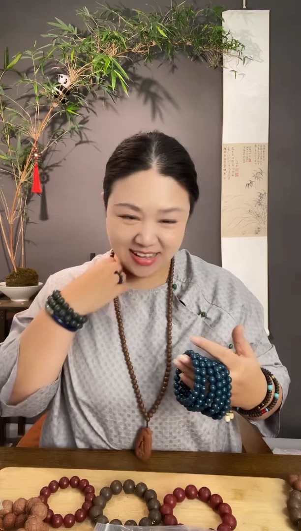 泥塑花香大四合发财手1对（瑕）