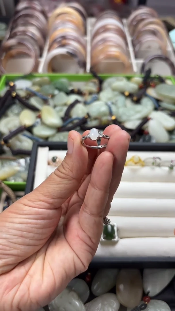 颈饰银S925镶嵌和田玉（多样性发一件）没有证书有瑕