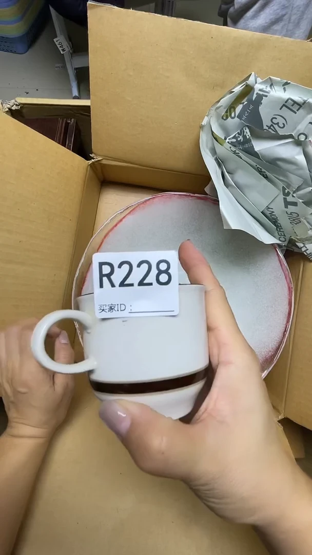 瓷片朵**胆R228默认微瑕，谨慎参拍