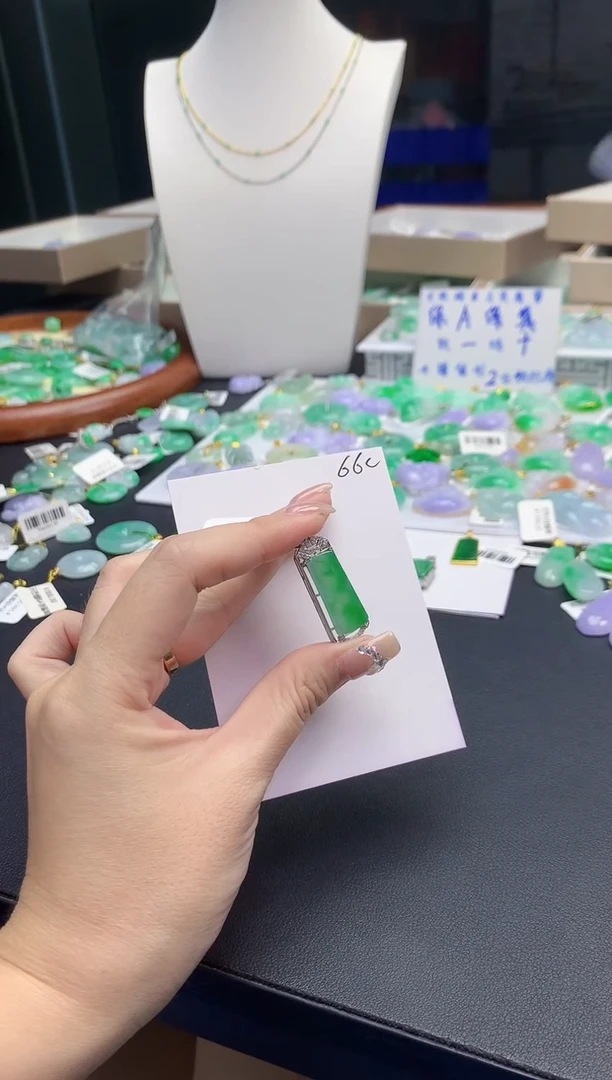 颈饰未镶嵌翡翠天然缅甸a货翡翠