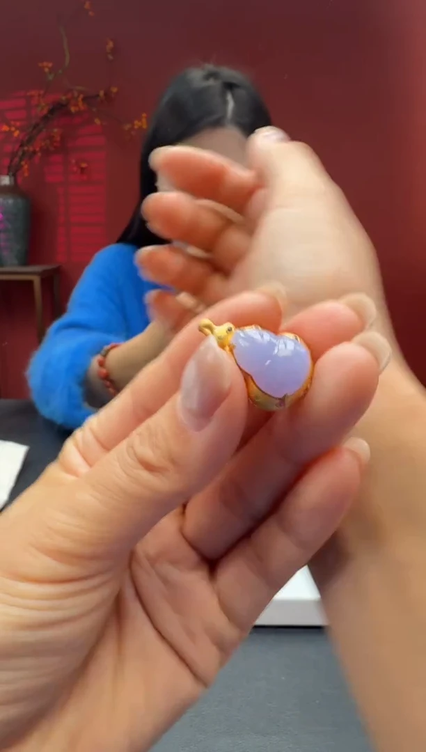 颈饰18K金镶嵌翡翠紫葫芦