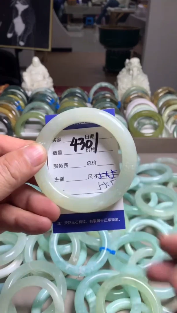 【闪购商品】蛇纹石玉手镯未镶嵌4301