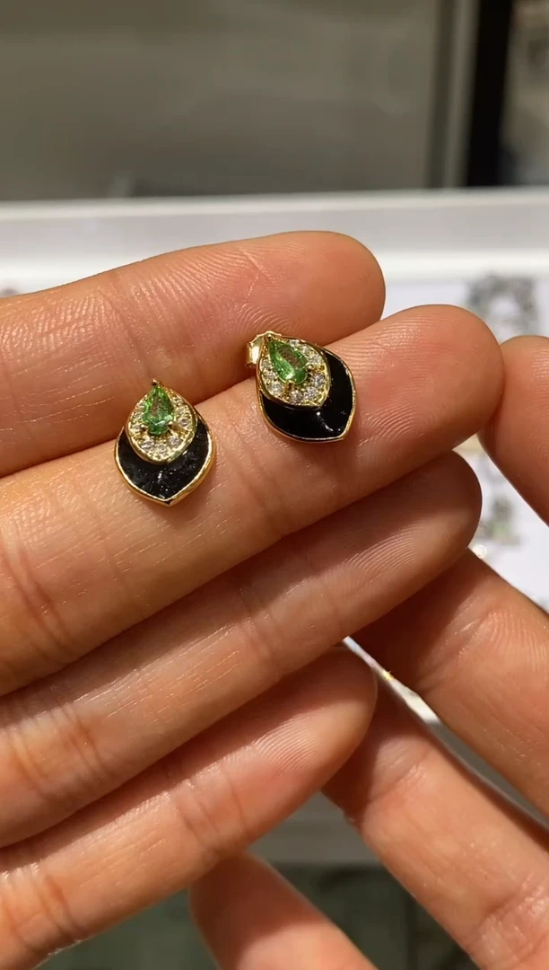 银S925镶嵌耳饰石榴石（沙弗莱）耳钉