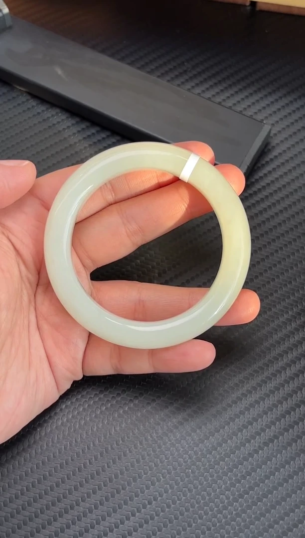 未镶嵌手镯和田玉且末金山微色差53+M