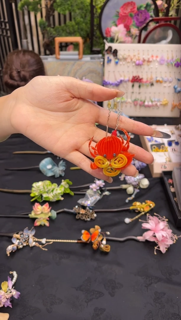 织绣蓝**蝶非遗绒花苏绣饰品