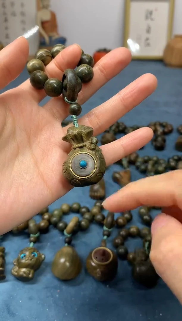 【闪购商品】维腊木（绿檀）把件赚钱袋 盘玩件