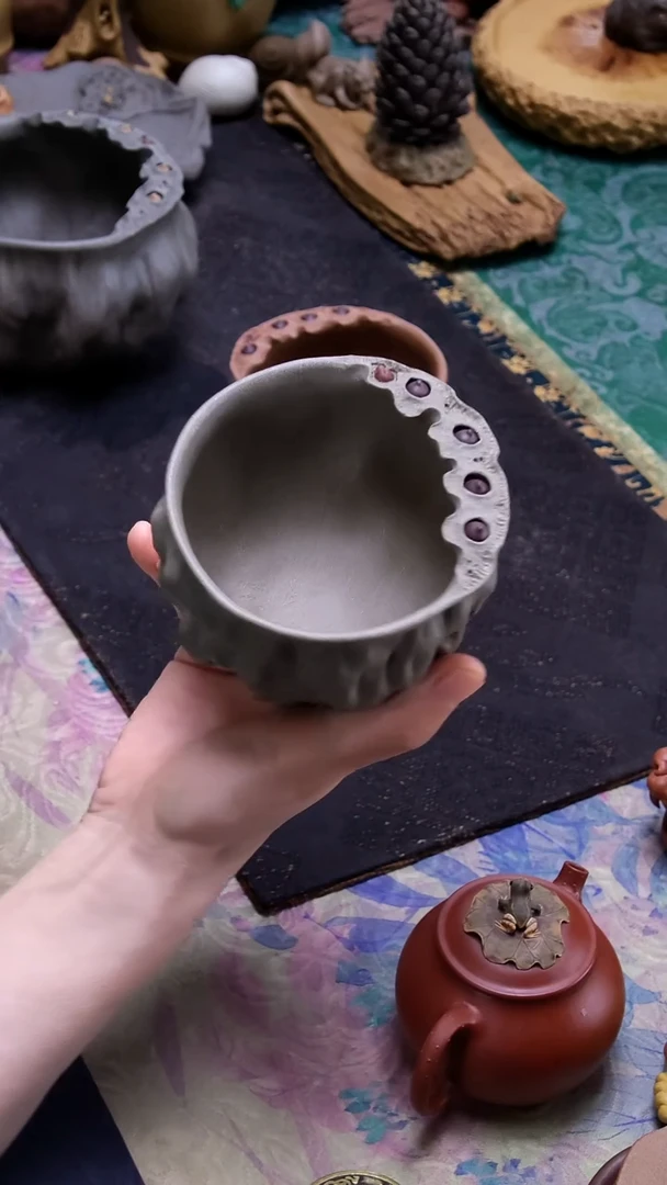 张月《段泥大号手捧杯》