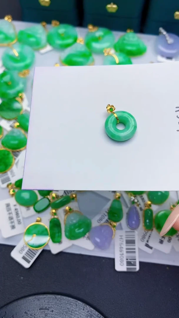 颈饰18K金镶嵌翡翠缅甸天然翡翠A货