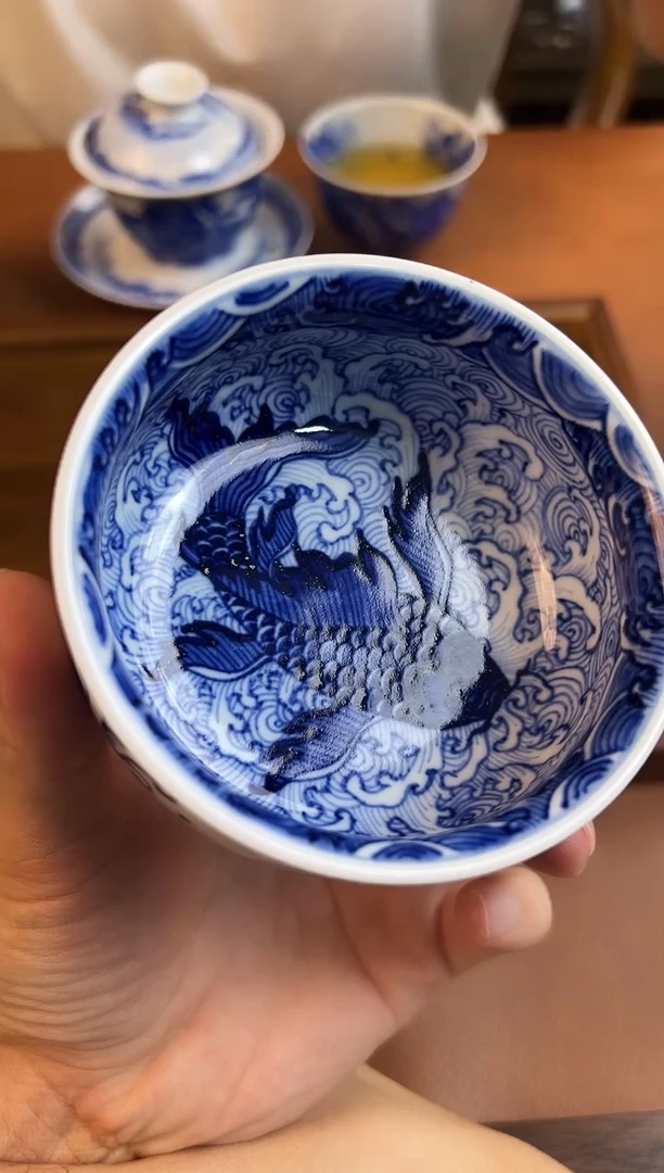 问青坊纯手工手绘青花大鱼柴窑炉式杯