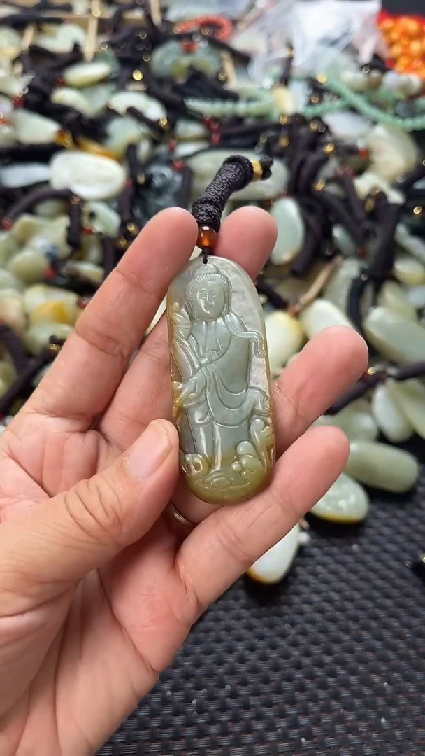 和田玉未镶嵌颈饰（多样性发一件）没有证书有瑕