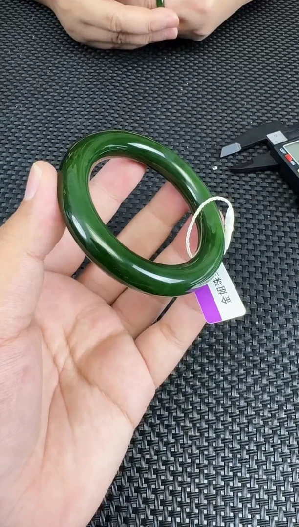 【闪购商品】和田玉（碧玉）手镯未镶嵌约53MM俄7红皮菠菜绿