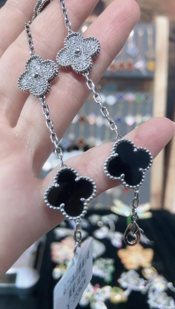 18K金镶嵌手链钻石钻石K白熊猫