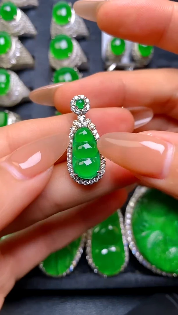 【闪购商品】翡翠吊坠(赠链)银S925镶嵌福豆吊坠