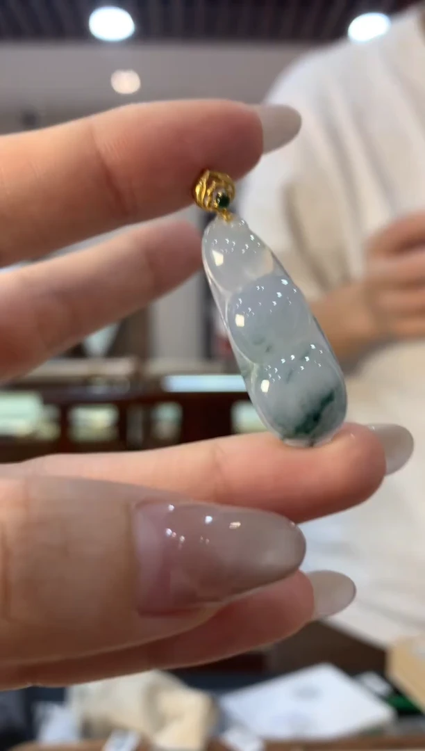 吊坠(不含链)18K金镶嵌翡翠豆子
