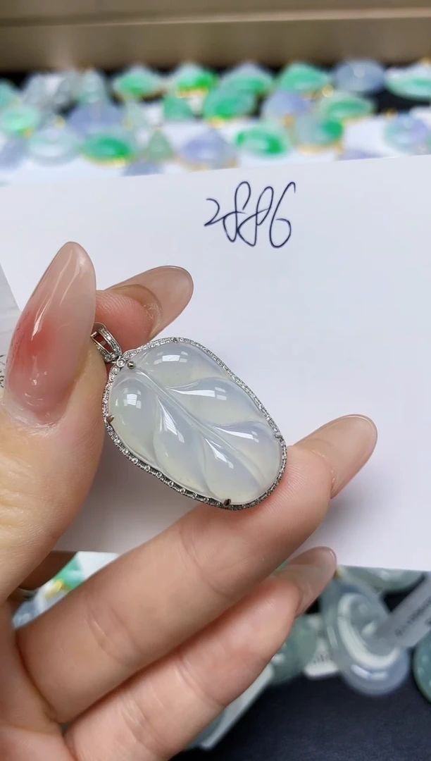 翡翠18K金镶嵌颈饰 天然缅甸翡翠A货