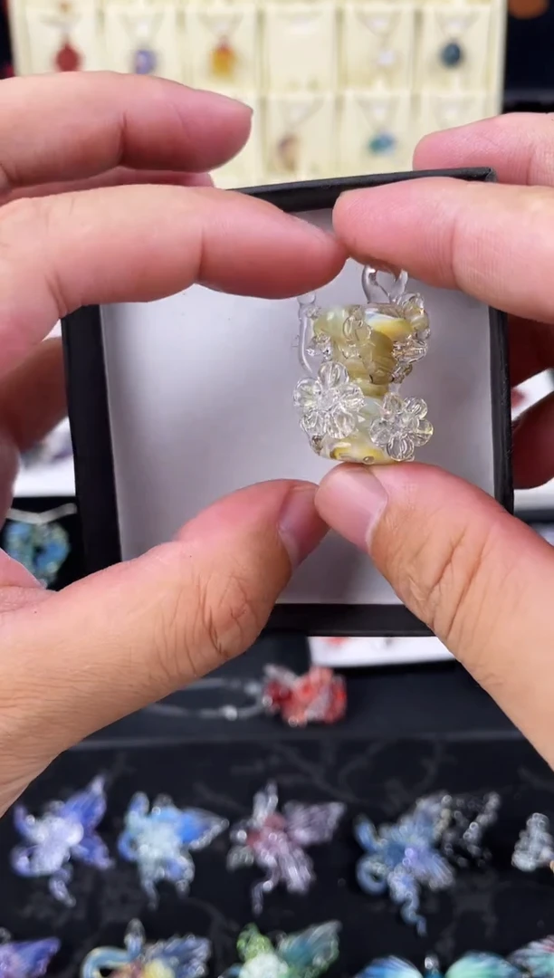 吊坠（赠链）玻璃布***萌黄色沙漏吊坠