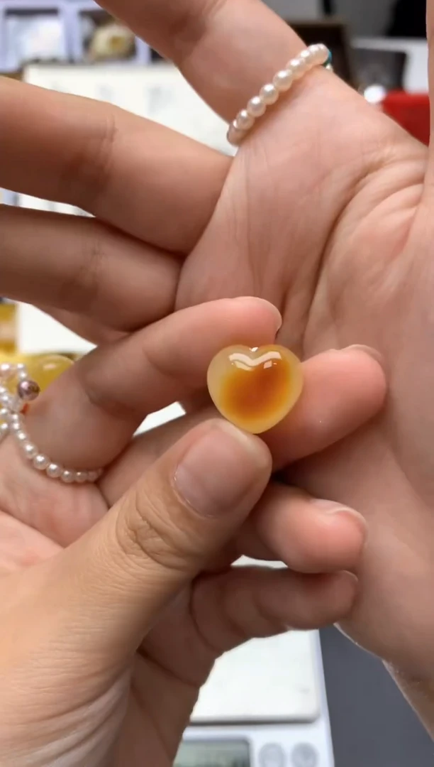 【闪购商品】琥珀珠宝奇石未镶嵌133琥珀蜜蜡花粉有纹小坑介意勿拍