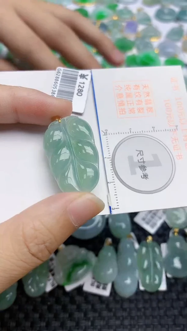 翡翠18K金镶嵌颈饰天然A货翡翠