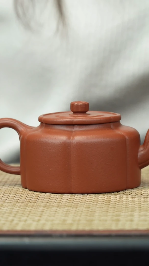 【闪购商品】紫砂茶壶生砂筋纹梅花周盘190c