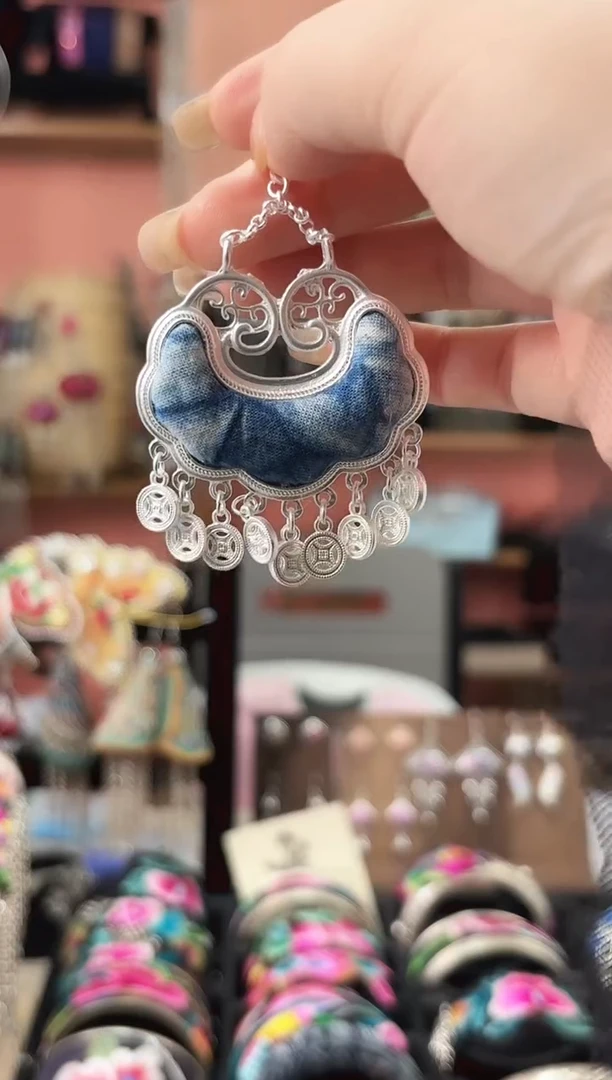 织绣艺枝独绣手工饰品180