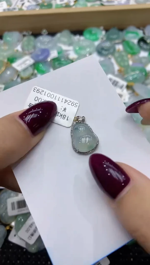 翡翠18K金镶嵌颈饰 111111111111