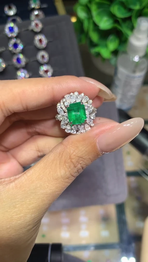 18K金镶嵌戒指祖母绿2.16ct