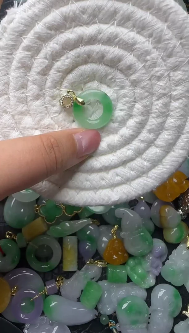 颈饰未镶嵌翡翠缅甸翡翠吊坠