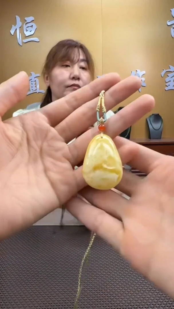 未镶嵌颈饰琥珀挂件