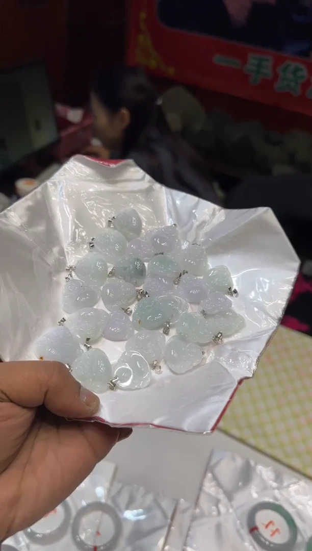 吊坠(不含链)未镶嵌翡翠佛公吊坠随机发一